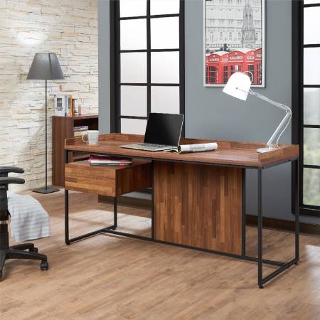Retro style work desk, with a tranquil atmosphere.